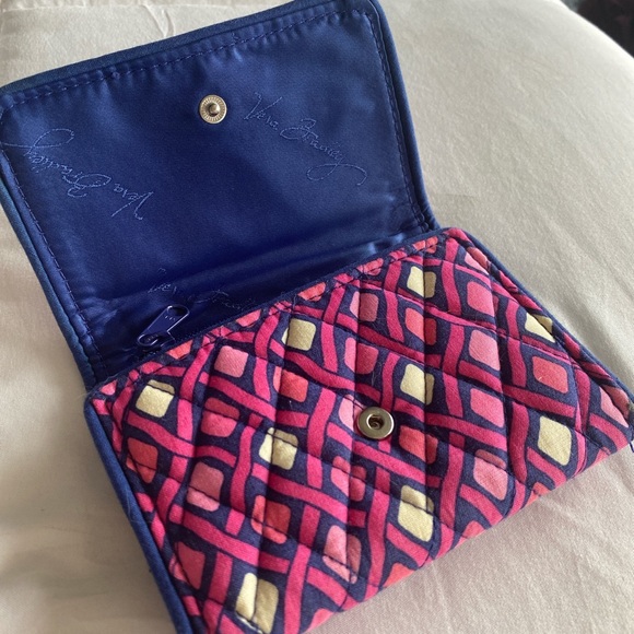 Barley used Vera Bradley wallet! - Picture 3 of 3